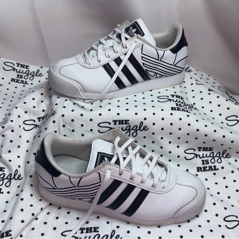 🖤 Adidas White & Black Sneakers 🖤 US 6